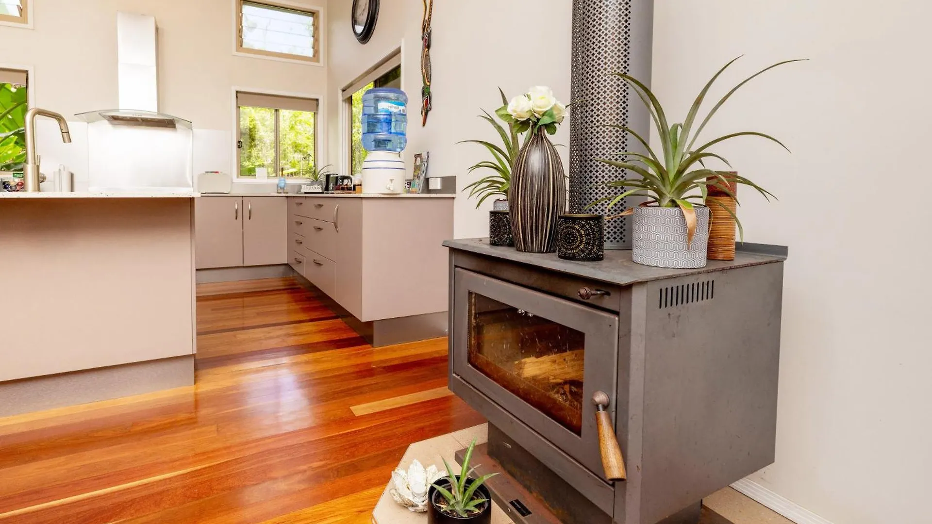 Дом отдыха Deluxe Suite With Fireplace & Pond, Noosa Hinterland Doonan