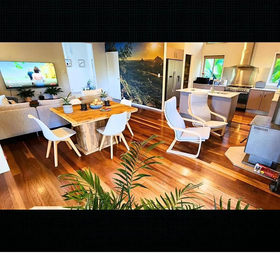 Дом отдыха Deluxe Suite With Fireplace & Pond, Noosa Hinterland Doonan
